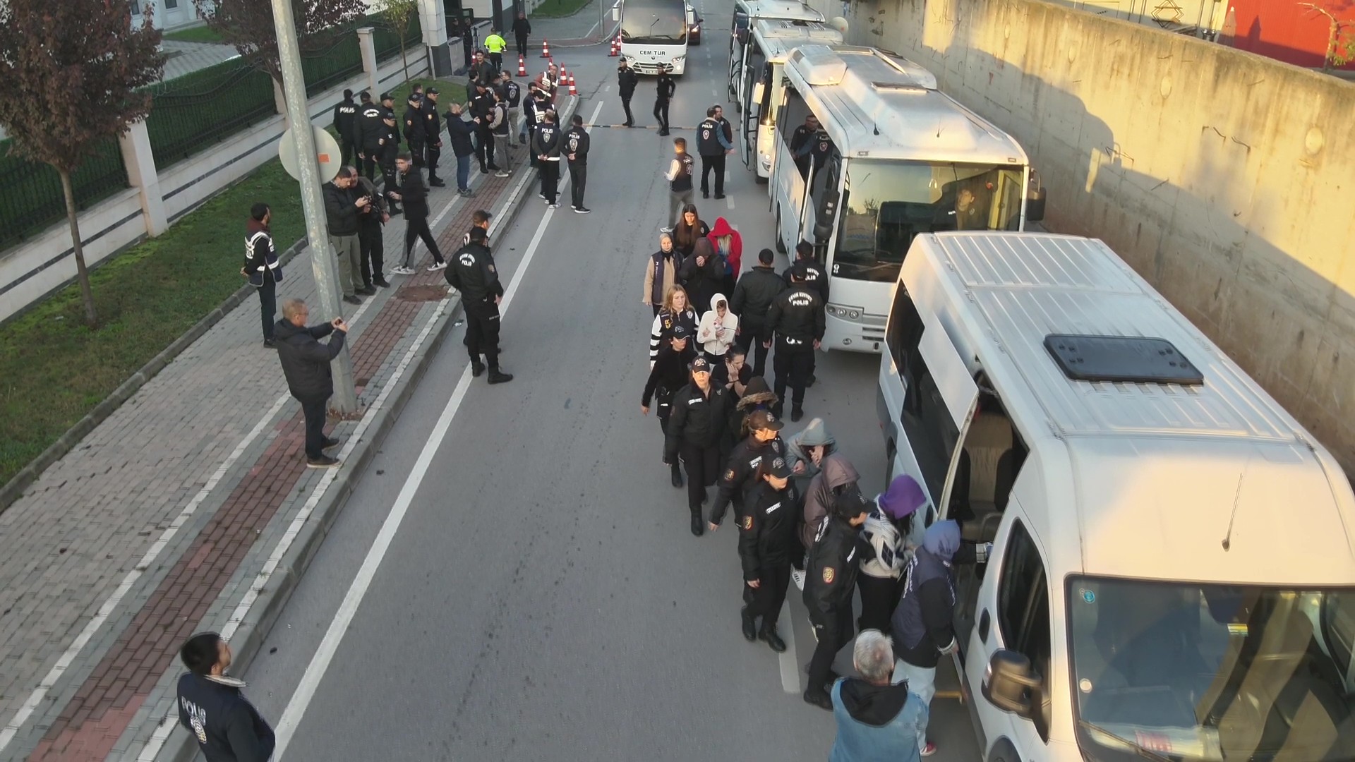 Kocaeli Merkezli 11 İlde “Nitelikli Dolandırıcılık” Operasyonu! (2)