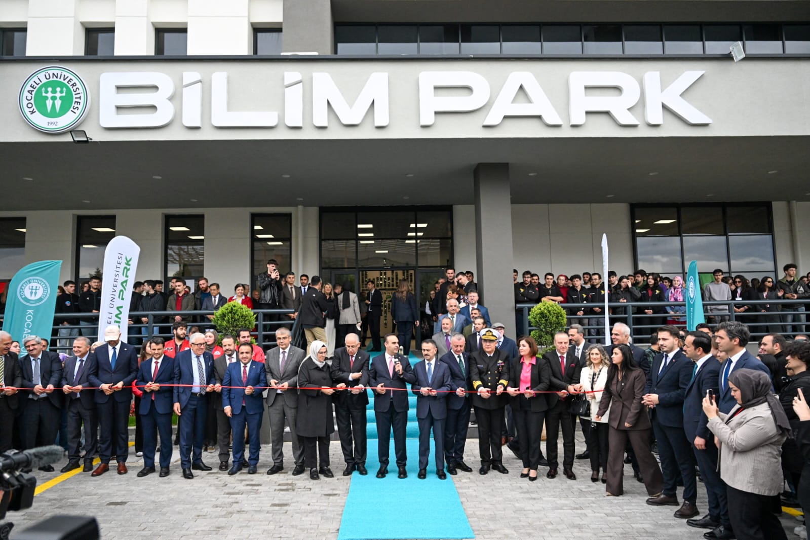 Kocaeli Valisi İlhami Aktaş, Sanayi Ve Teknoloji Bakanı Mehmet Fatih Kacır Ile Birlikte Kocaeli Üniversitesi’nde Bi̇li̇mpark Ve Tübi̇tak Milli Teknoloji Atölyesi’nin Açılış Törenlerine Katılarak Incelemelerde Bulundu ( (3)