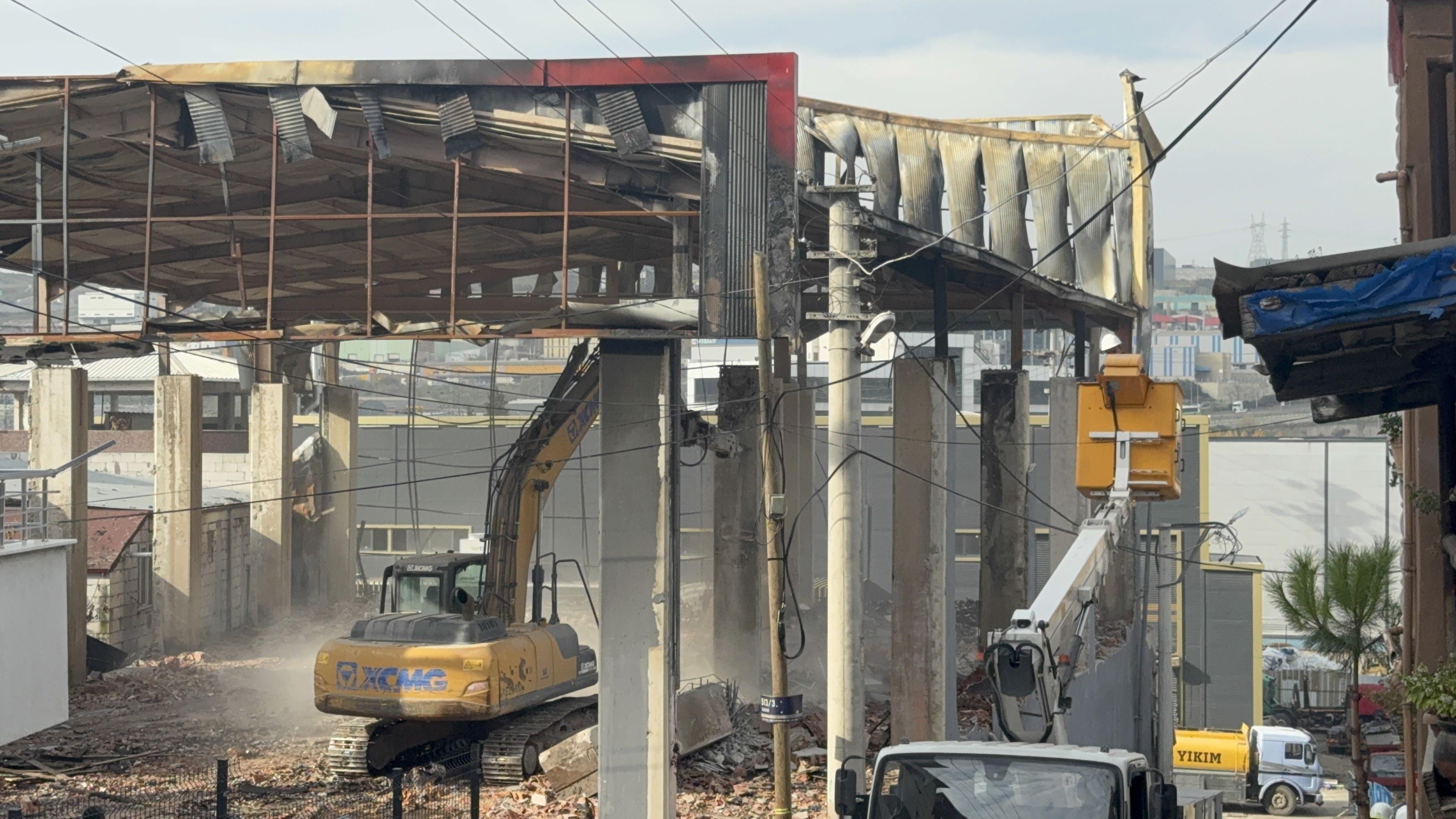 Kocaeli'de 7 Kişiye Mezar Olan Tesis Yıkılıyor 01