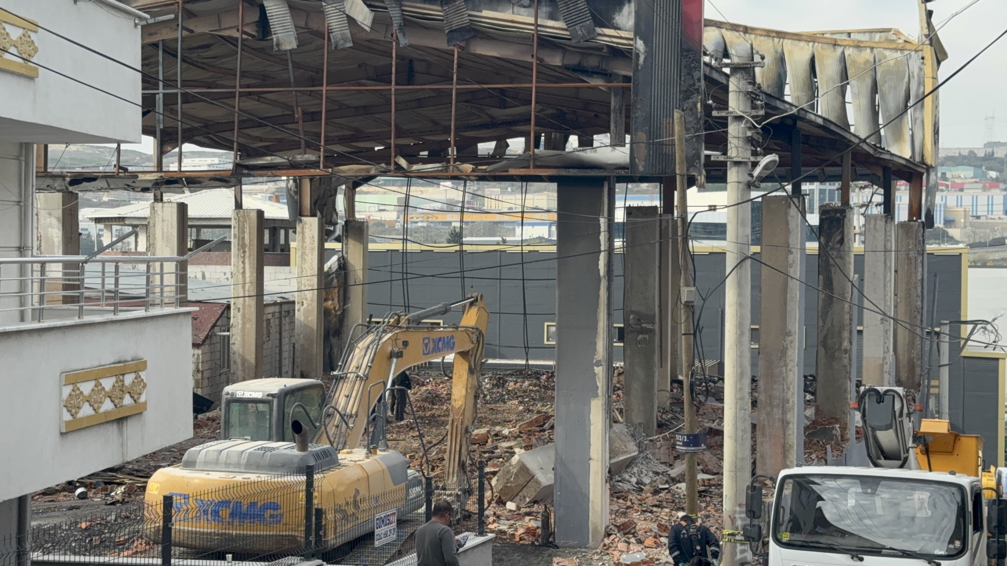 Kocaeli'de 7 Kişiye Mezar Olan Tesis Yıkılıyor 03