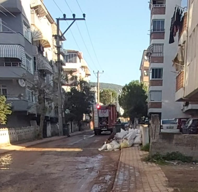 Kocaeli'de Alt Yapı Çalışması İtfaiyeye Zor Anlar Yaşattı! 2