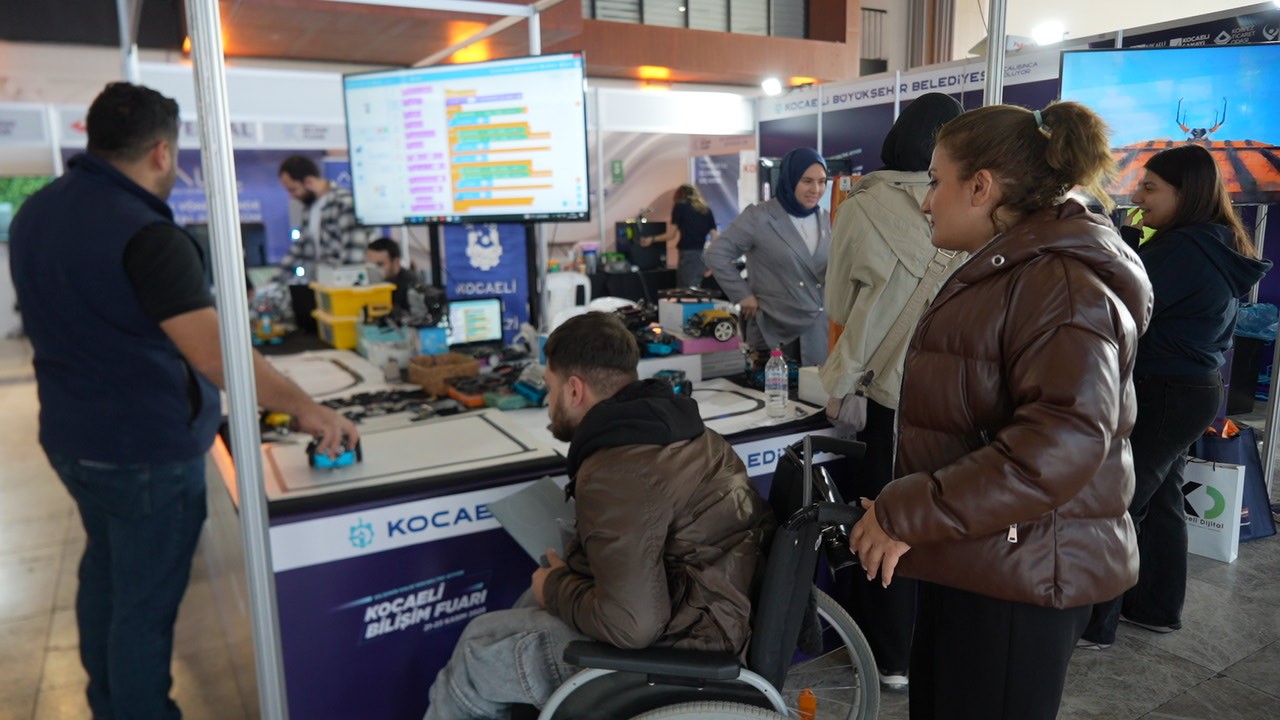 Kocaeli'de Dikkat Çeken Fuar! Yapay Zekâyla İlgili Çarpıcı Uyarılar Geldi (3)