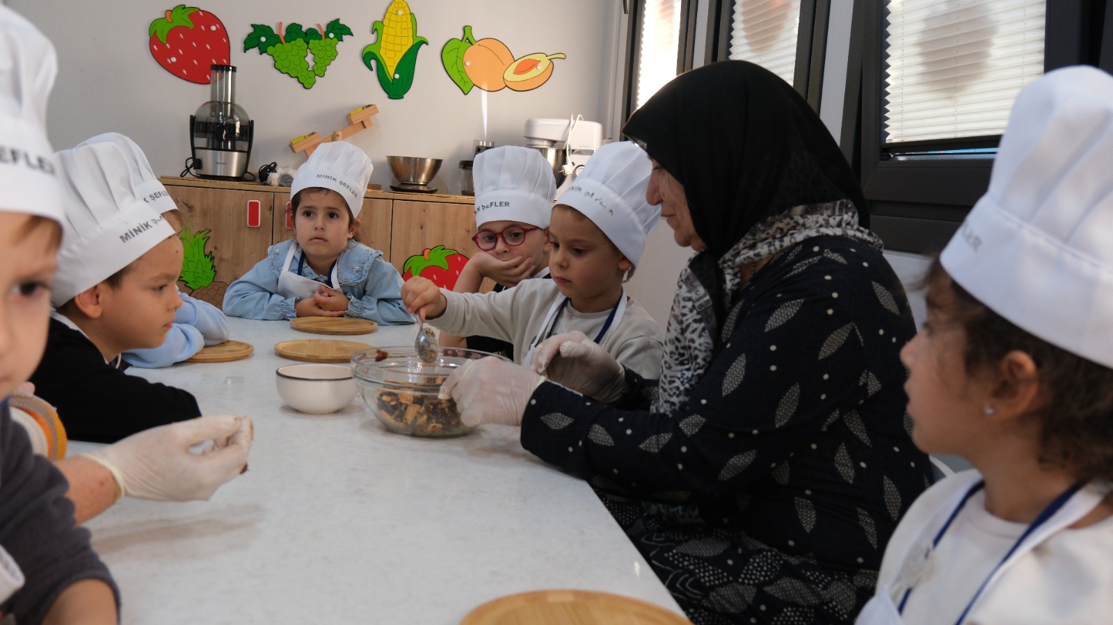 Kocaeli’de Dünya Çocuk Hakları Günü'nde Kuşaklar Bir Araya Geldi (4)