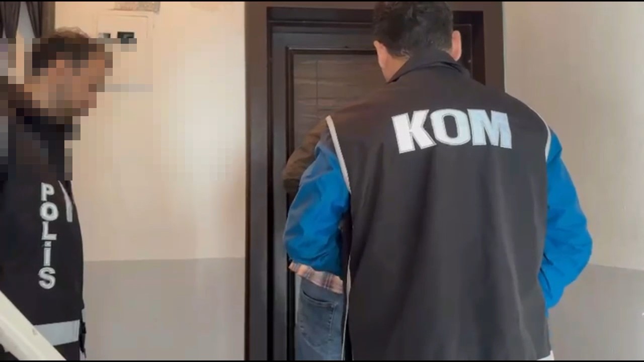 Kocaeli’de Kaçak Sigara İmalathanesine Baskın! Çok Sayıda Gözaltı (4)