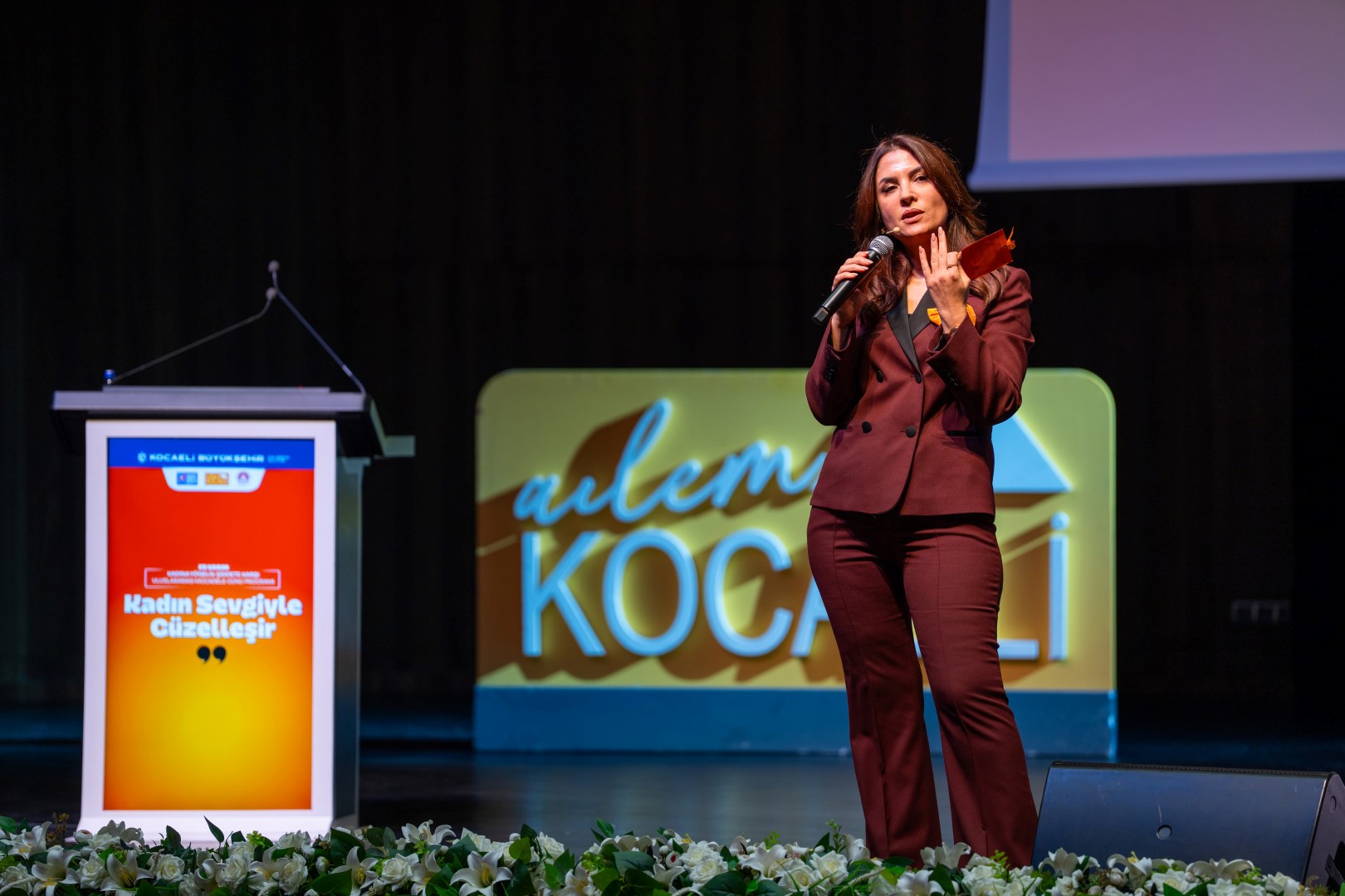 Kocaeli’de “Kadına Şiddete Karşı Mücadele” Etkinliği! Turuncu Balonlar Gökyüzüne Umut Bıraktı (11)