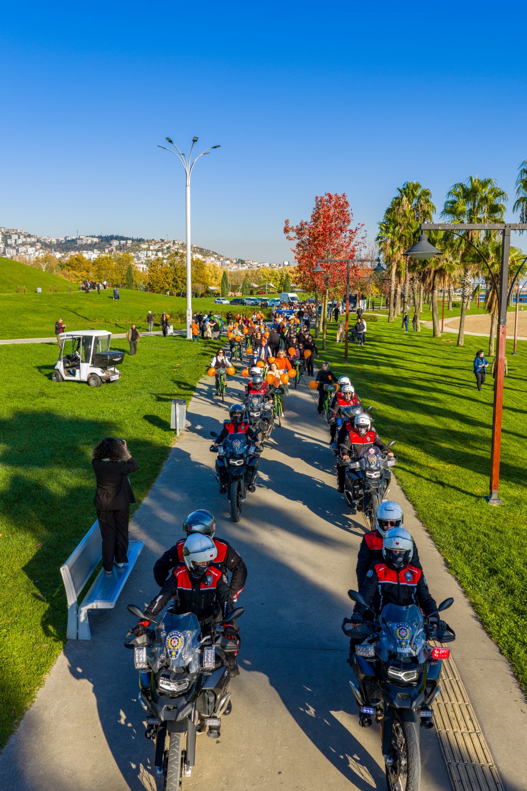 Kocaeli’de “Kadına Şiddete Karşı Mücadele” Etkinliği! Turuncu Balonlar Gökyüzüne Umut Bıraktı (13)