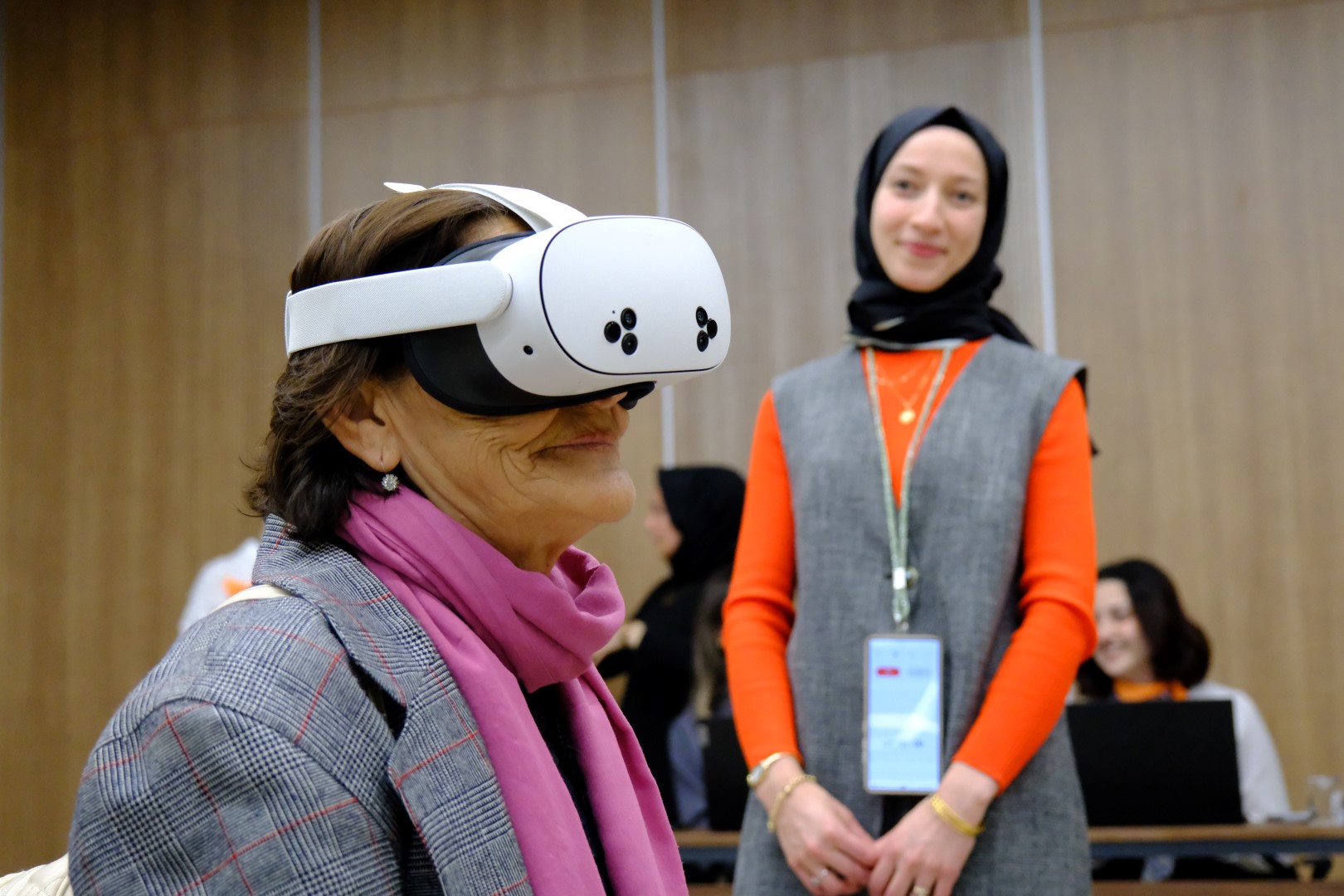 Kocaeli’de “Kadına Şiddete Karşı Mücadele” Etkinliği! Turuncu Balonlar Gökyüzüne Umut Bıraktı (4)