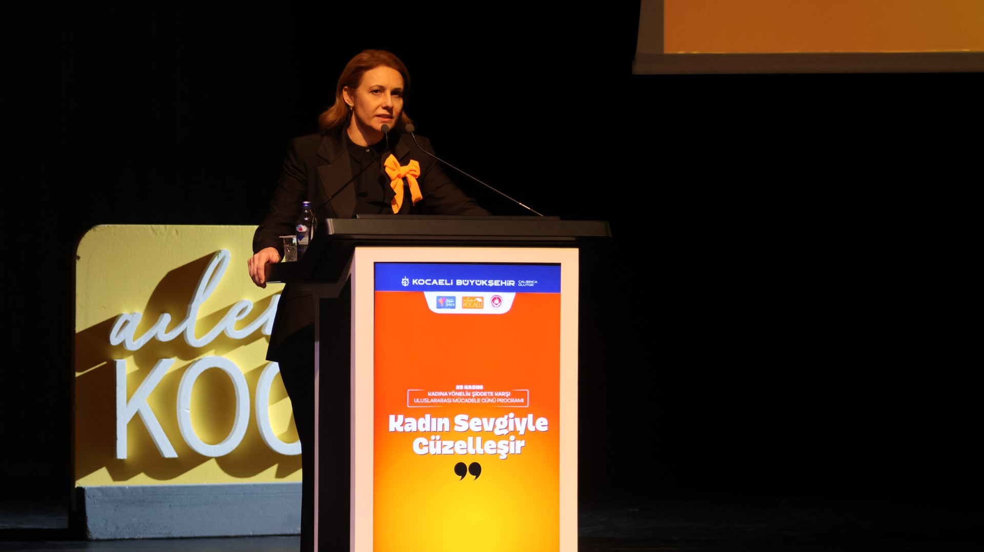 Kocaeli’de “Kadına Şiddete Karşı Mücadele” Etkinliği! Turuncu Balonlar Gökyüzüne Umut Bıraktı (7)