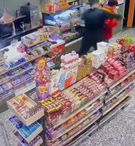 Kocaeli'de Maganda Dehşeti! Alkollü Müşteri Görevliyi Darp Etti 04