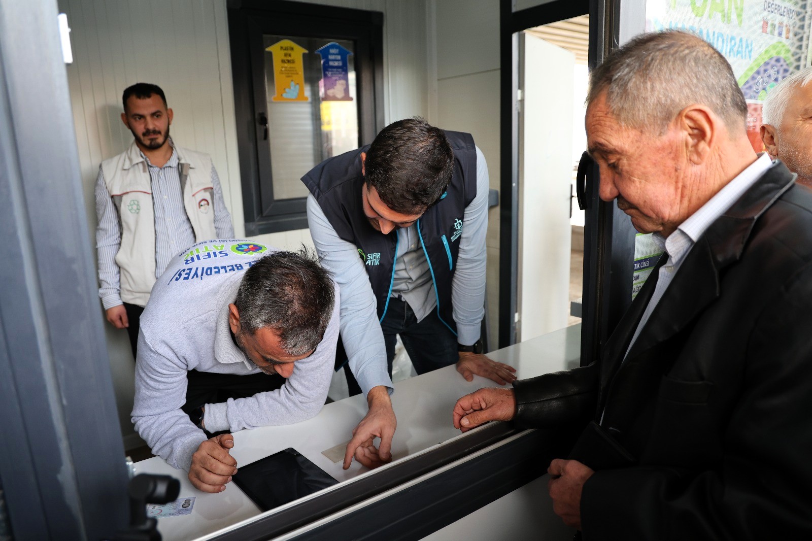 Kocaeli’de “Sıfır Atık Noktaları” Yaygınlaşıyor Atıklar Kentkart’a Bakiye Olarak Dönüyor (6)