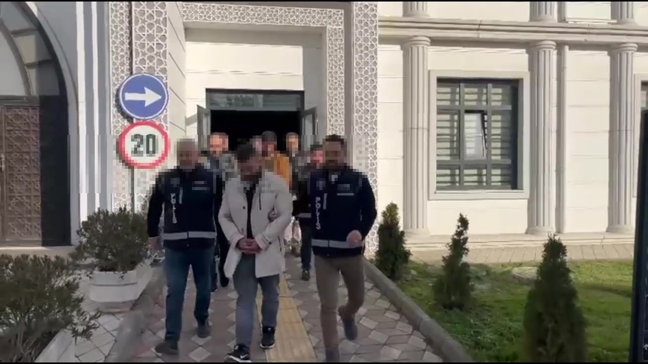 Kocaeli’de Silah Kaçakçılığı Operasyonu! Çok Sayıda Silah Ele Geçirildi (4)