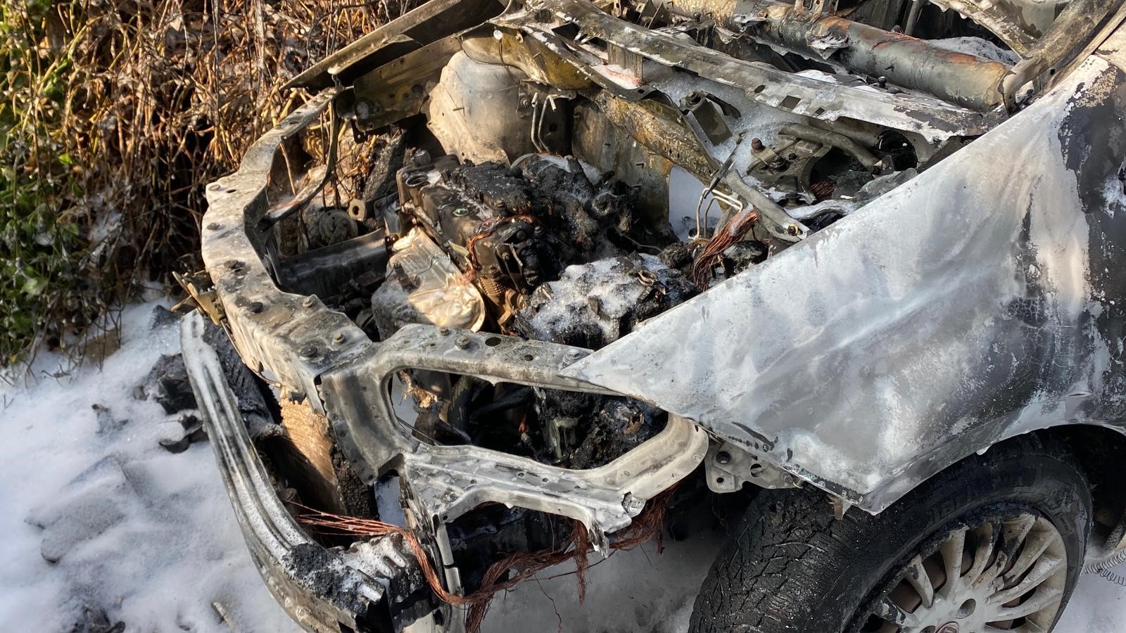 Kocaeli'de Yakıt Alan Araç Alev Alev Yandı 03