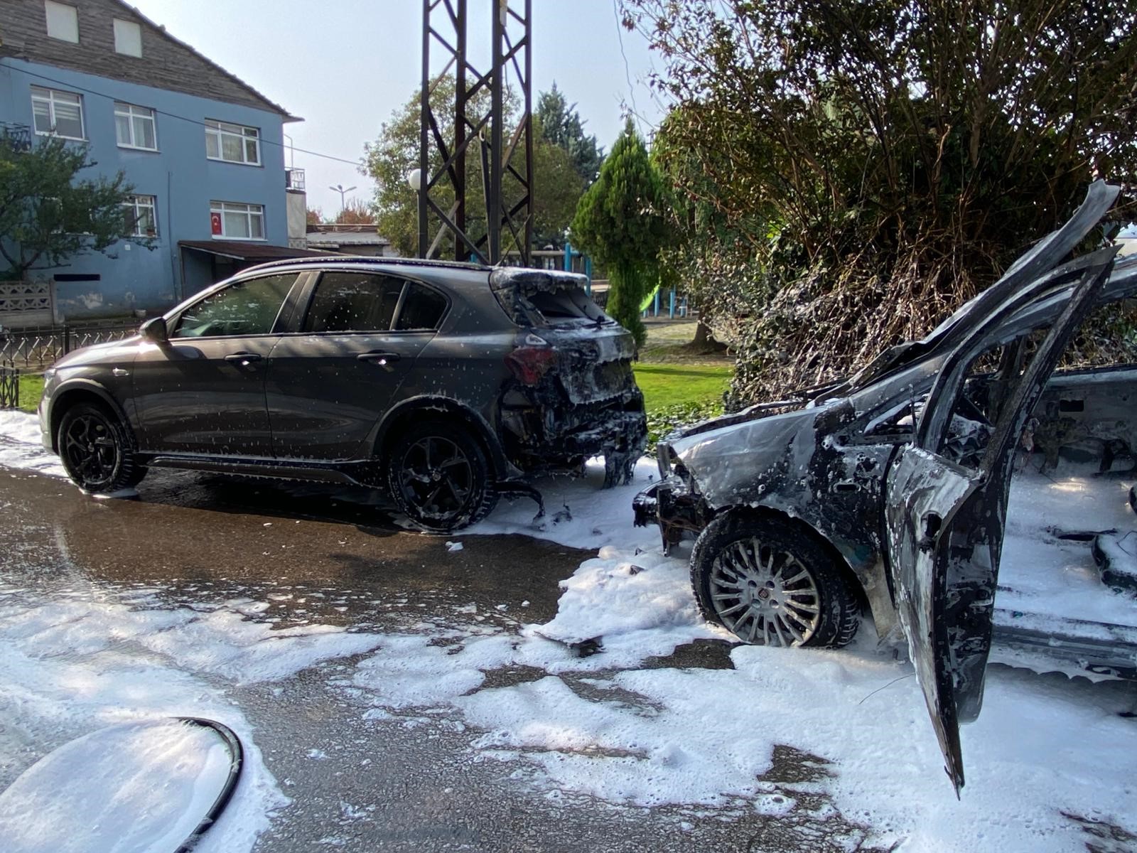 Kocaeli'de Yakıt Alan Araç Alev Alev Yandı 04