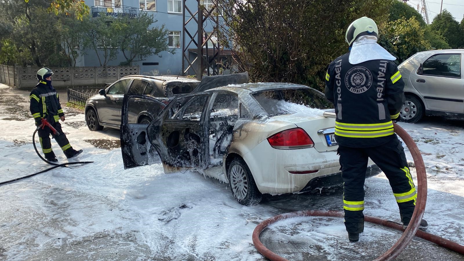 Kocaeli'de Yakıt Alan Araç Alev Alev Yandı 07