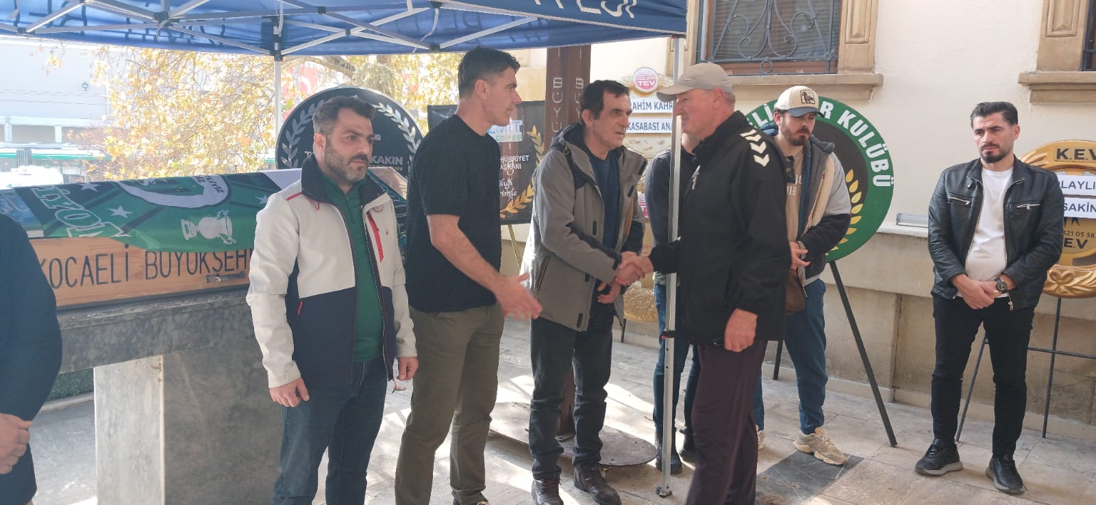 Kocaelispor’un Eski Futbolcusu Hakan Aksoy Son Yolculuğuna Uğurlandı 3