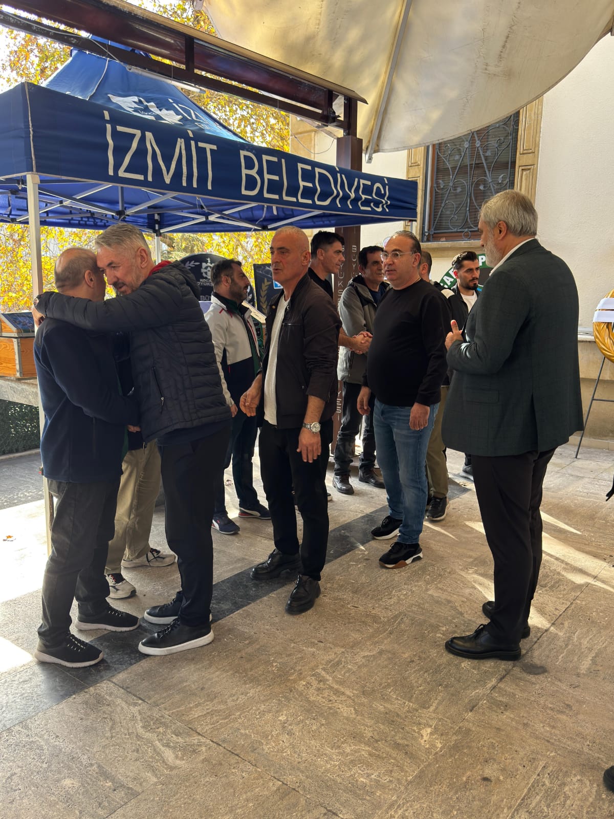 Kocaelispor’un Eski Futbolcusu Hakan Aksoy Son Yolculuğuna Uğurlandı 6