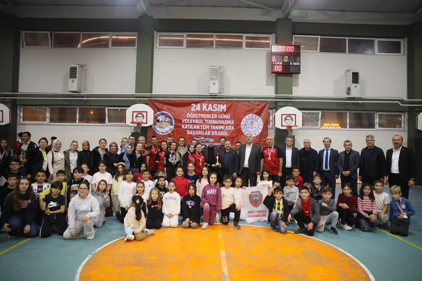 Körfez’de Öğretmenler Günü Voleybol Turnuvası’nın Şampiyonu Belli Oldu (1)