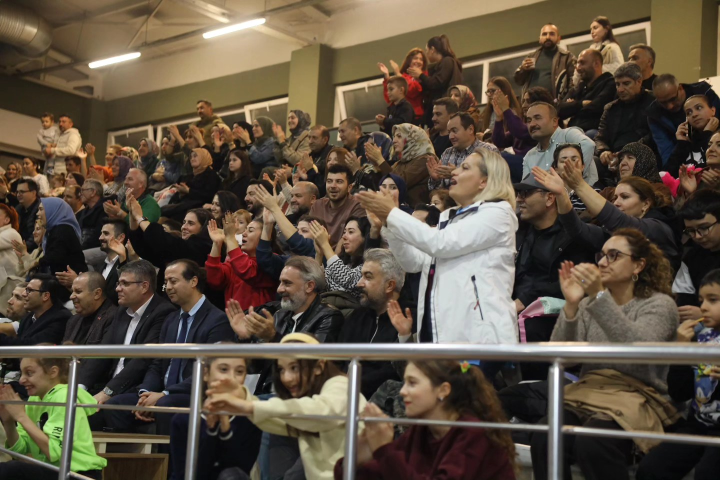 Körfez’de Öğretmenler Günü Voleybol Turnuvası’nın Şampiyonu Belli Oldu (2)