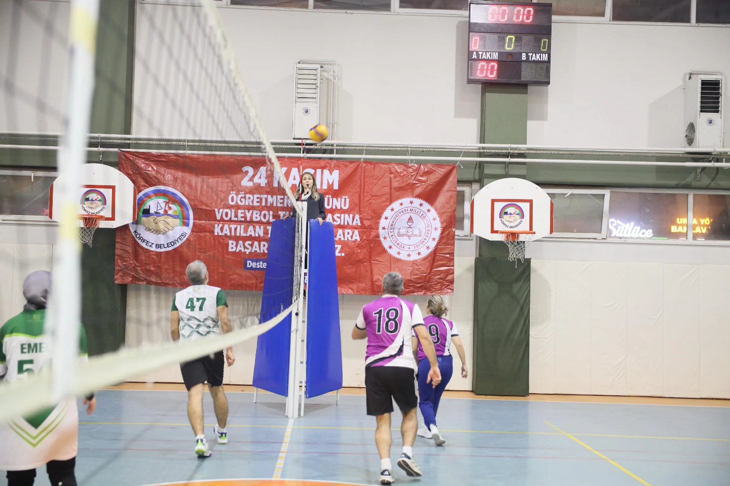 Körfez’de Öğretmenler Günü Voleybol Turnuvası’nın Şampiyonu Belli Oldu (3)