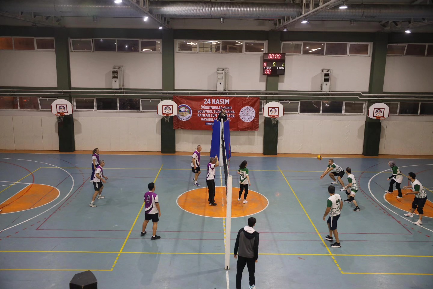 Körfez’de Öğretmenler Günü Voleybol Turnuvası’nın Şampiyonu Belli Oldu (4)
