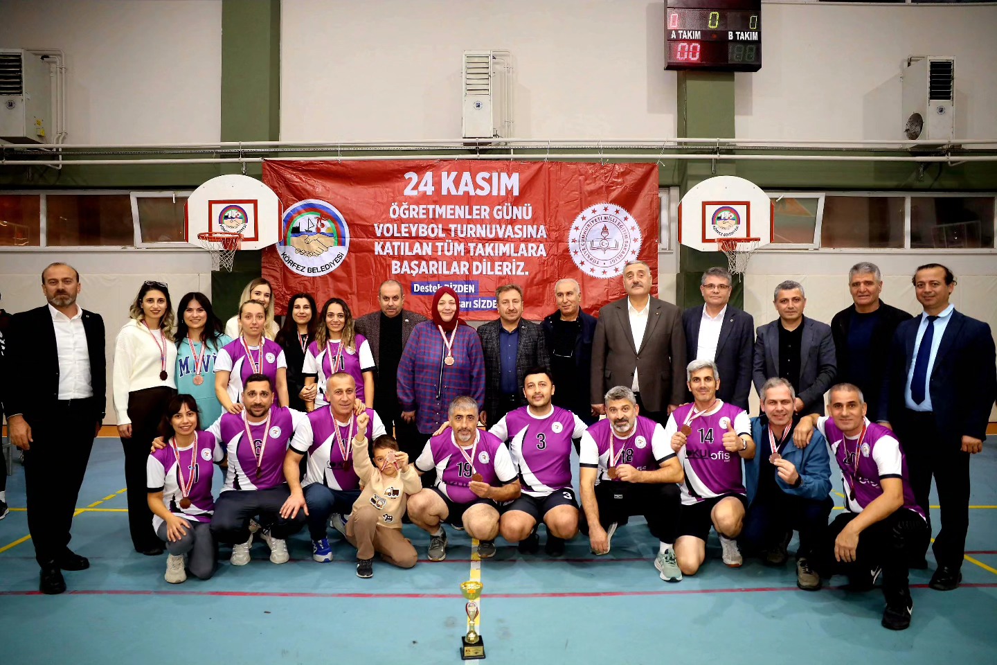 Körfez’de Öğretmenler Günü Voleybol Turnuvası’nın Şampiyonu Belli Oldu (7)