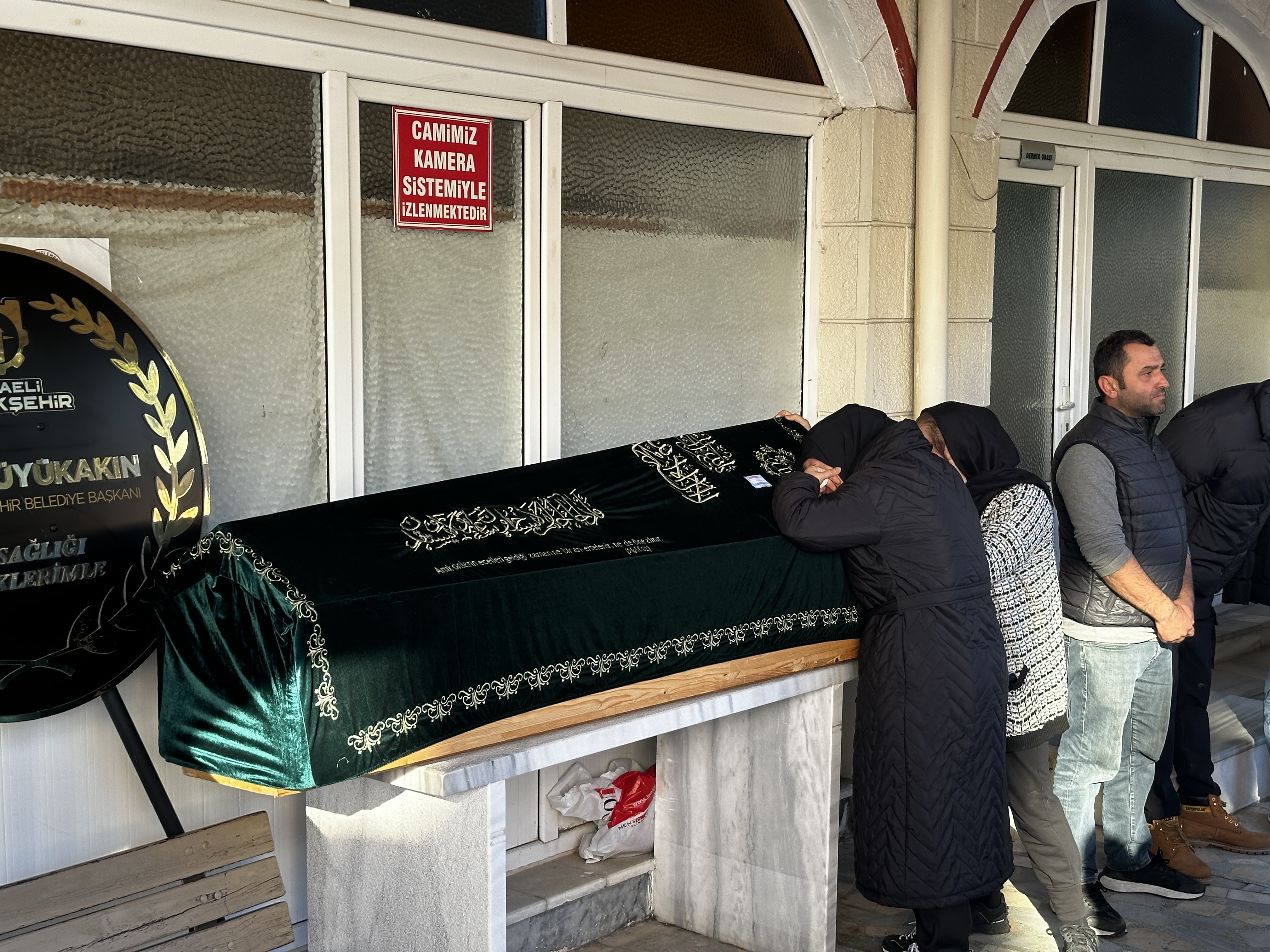 Kozmetik Fabrikasında Çıkan Yangında Ağır Yaralanarak Kocaeli Şehir Hastanesi’nde Yaşamını Yitiren 7. Kurban Tuncay Yıldız, Beykoz’da Düzenlenen Cenaze Töreniyle Müzellef Mezarlığı’na Defnedildi (1)