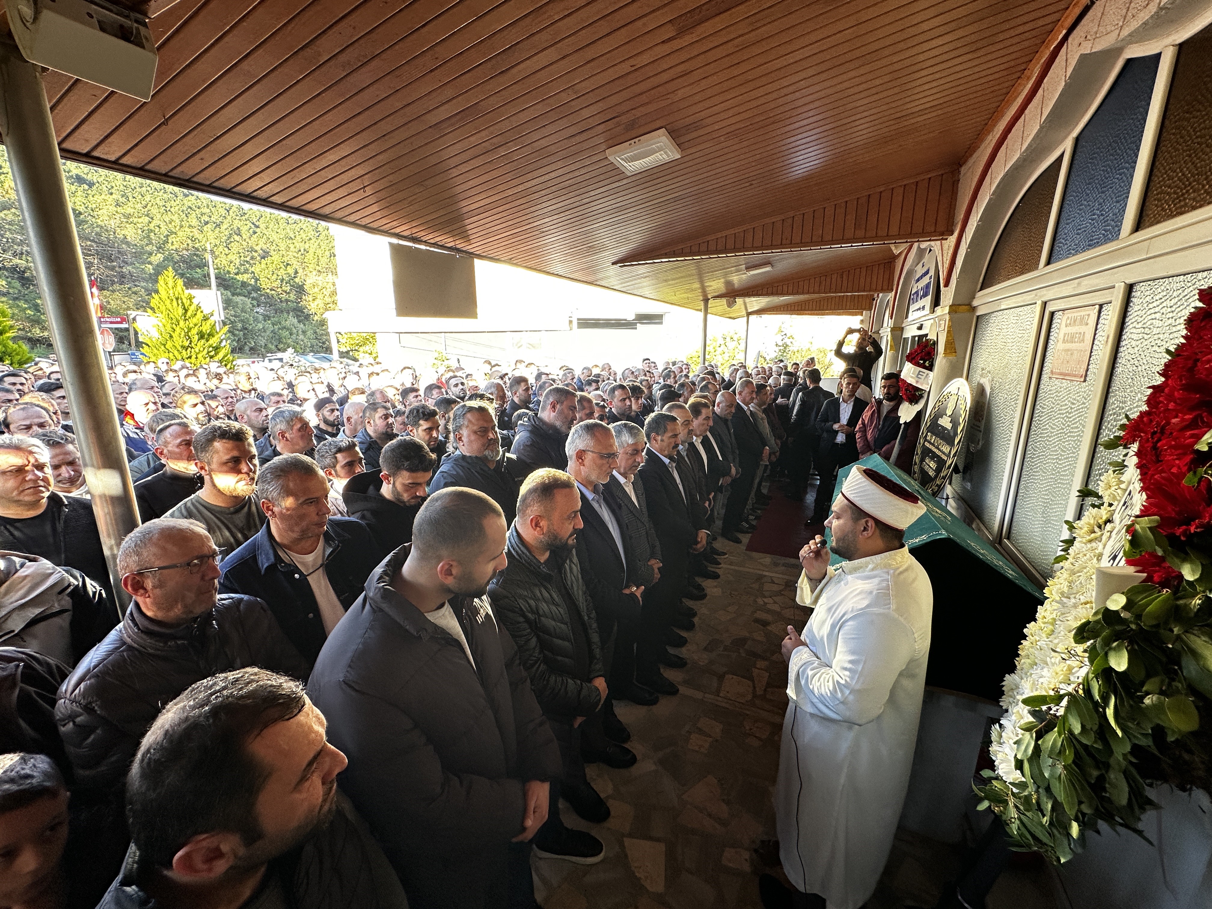 Kozmetik Fabrikasında Çıkan Yangında Ağır Yaralanarak Kocaeli Şehir Hastanesi’nde Yaşamını Yitiren 7. Kurban Tuncay Yıldız, Beykoz’da Düzenlenen Cenaze Töreniyle Müzellef Mezarlığı’na Defnedildi (4)