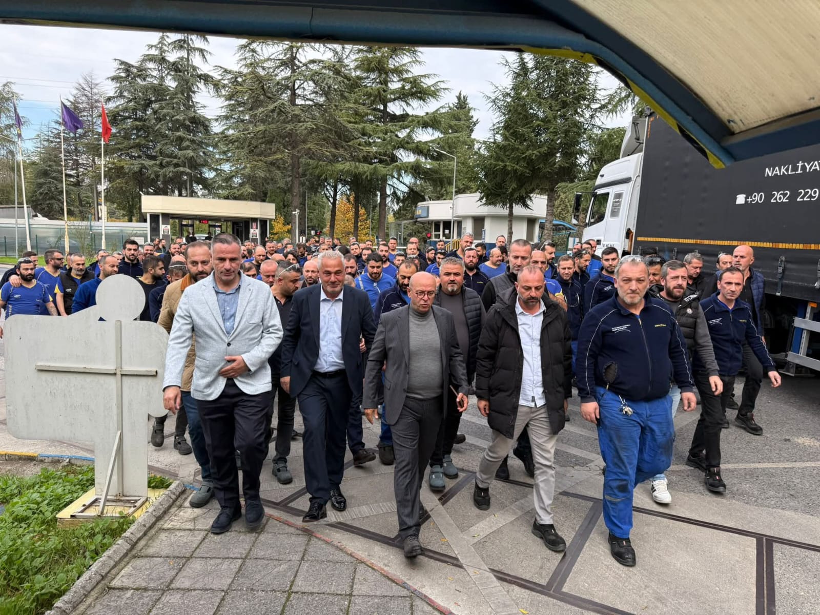 Lastik İş Genel Başkanı Alaaddin Sarı, Goodyear İşçileriyle Buluştu (4)