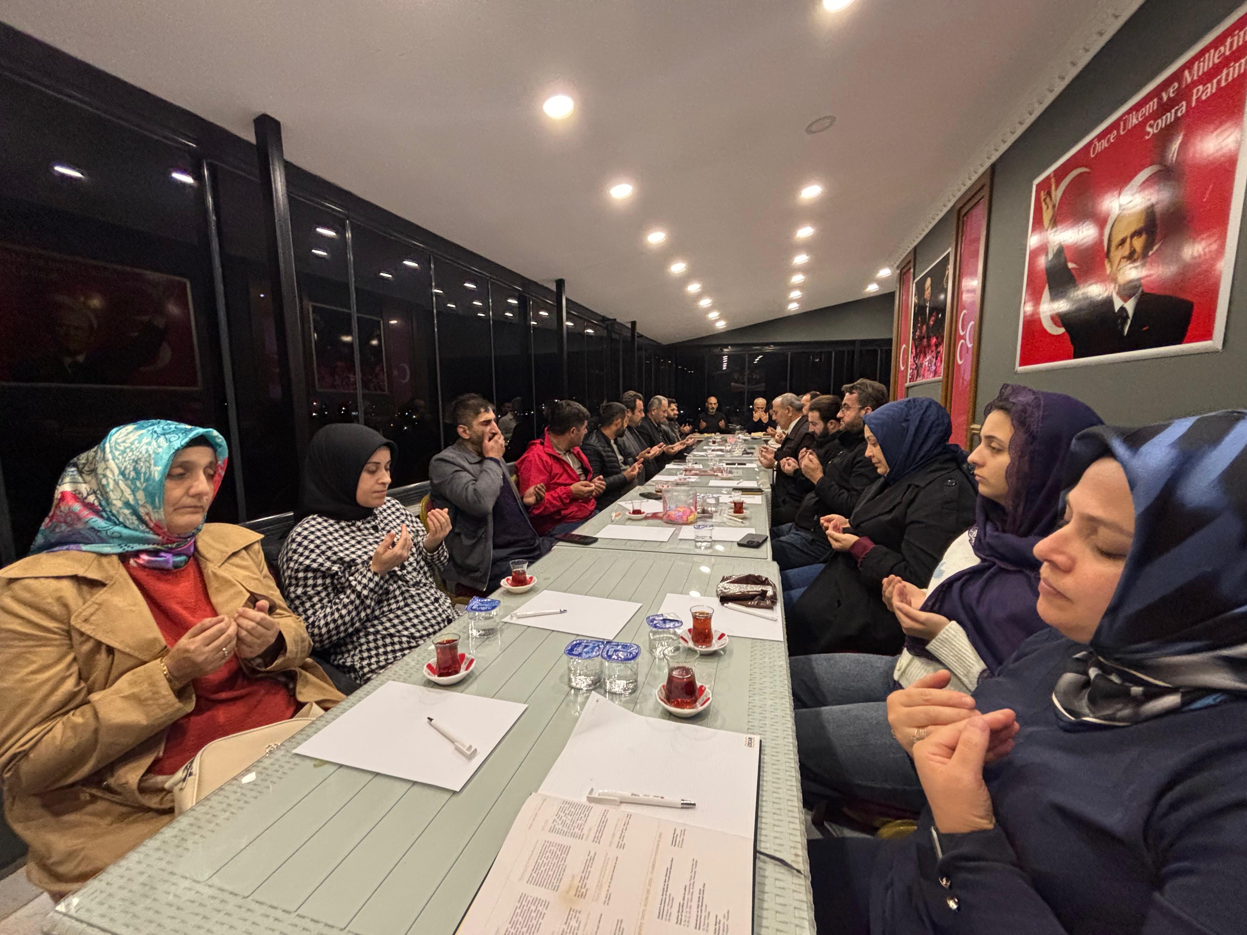 Mhp Dilovası Şehitlerimizi Dualarla Andı 4