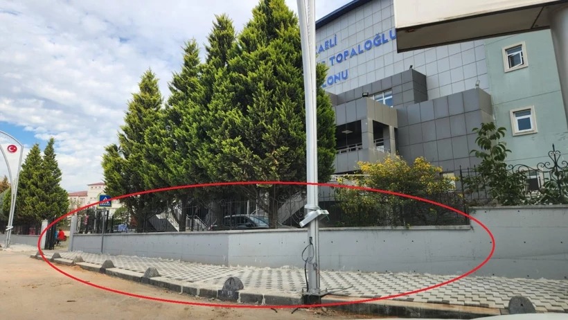 Mhp Izmit Ilçe Basin Bürosunun Yahya Kaptanda 7 Yildir Çivi Çakilmadigini Iddia Ettigi Fotograflar (4)