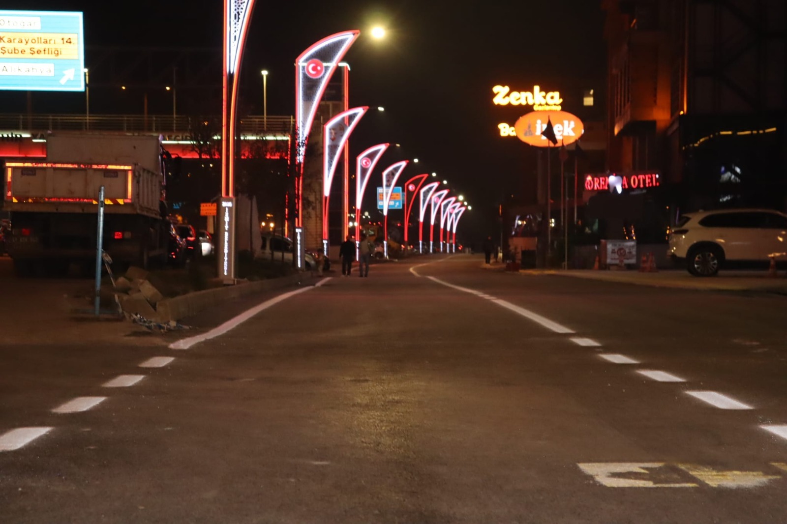 Mhp Izmit Ilçe Basin Bürosunun Yahya Kaptanda 7 Yildir Çivi Çakilmadigini Iddia Ettigi Fotograflar (5)