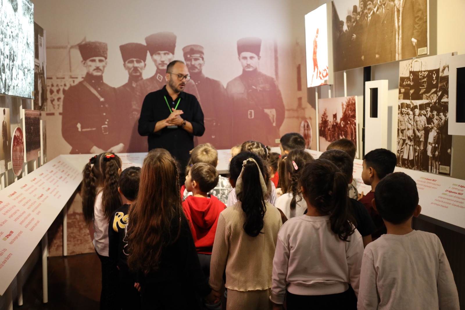 Minik Yüreklerden Ata'ya Sevgi Dolu Anma (8)