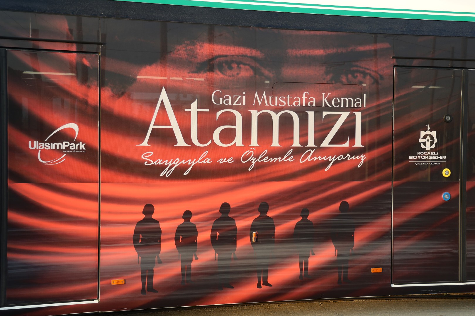 Otobüs Ve Tramvaylarda Ata'ya Saygı (4)