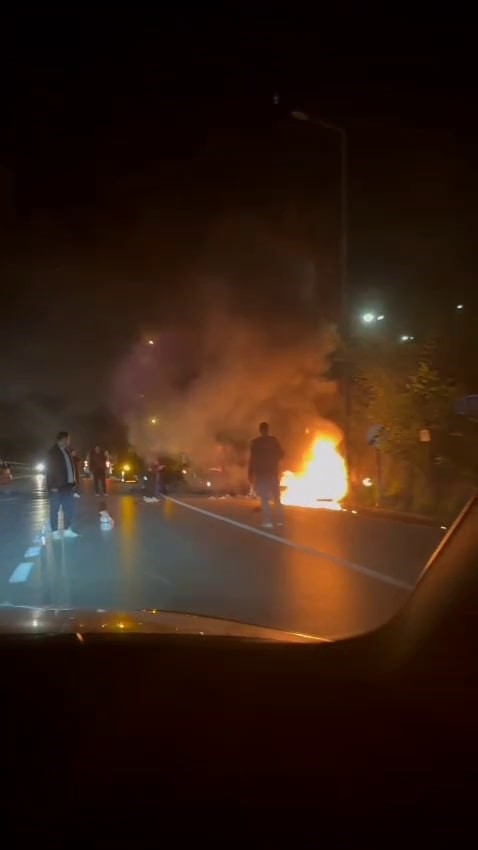 Otomobil İle Motor Çarpıştı! 1'I Ağır 2 Yaralı 01