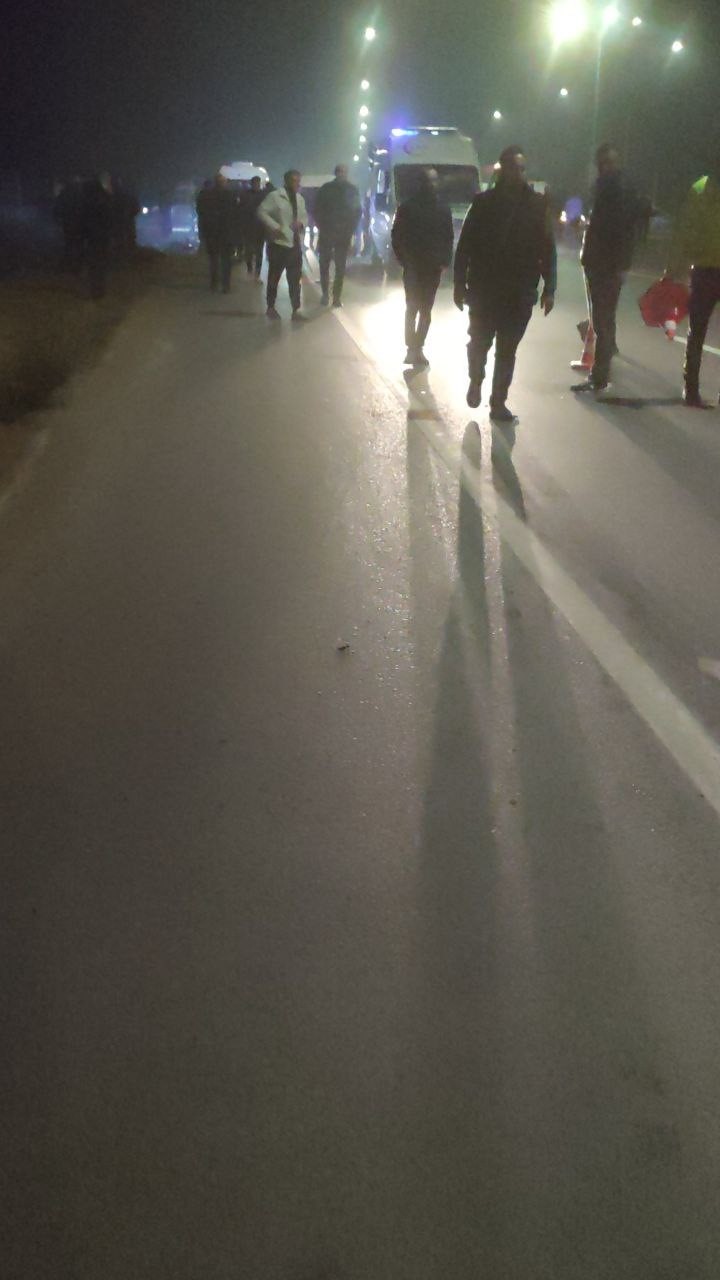 Otomobil Ile Motosiklet Çarpıştı 1’I Ağır 2 Yaralı (1)