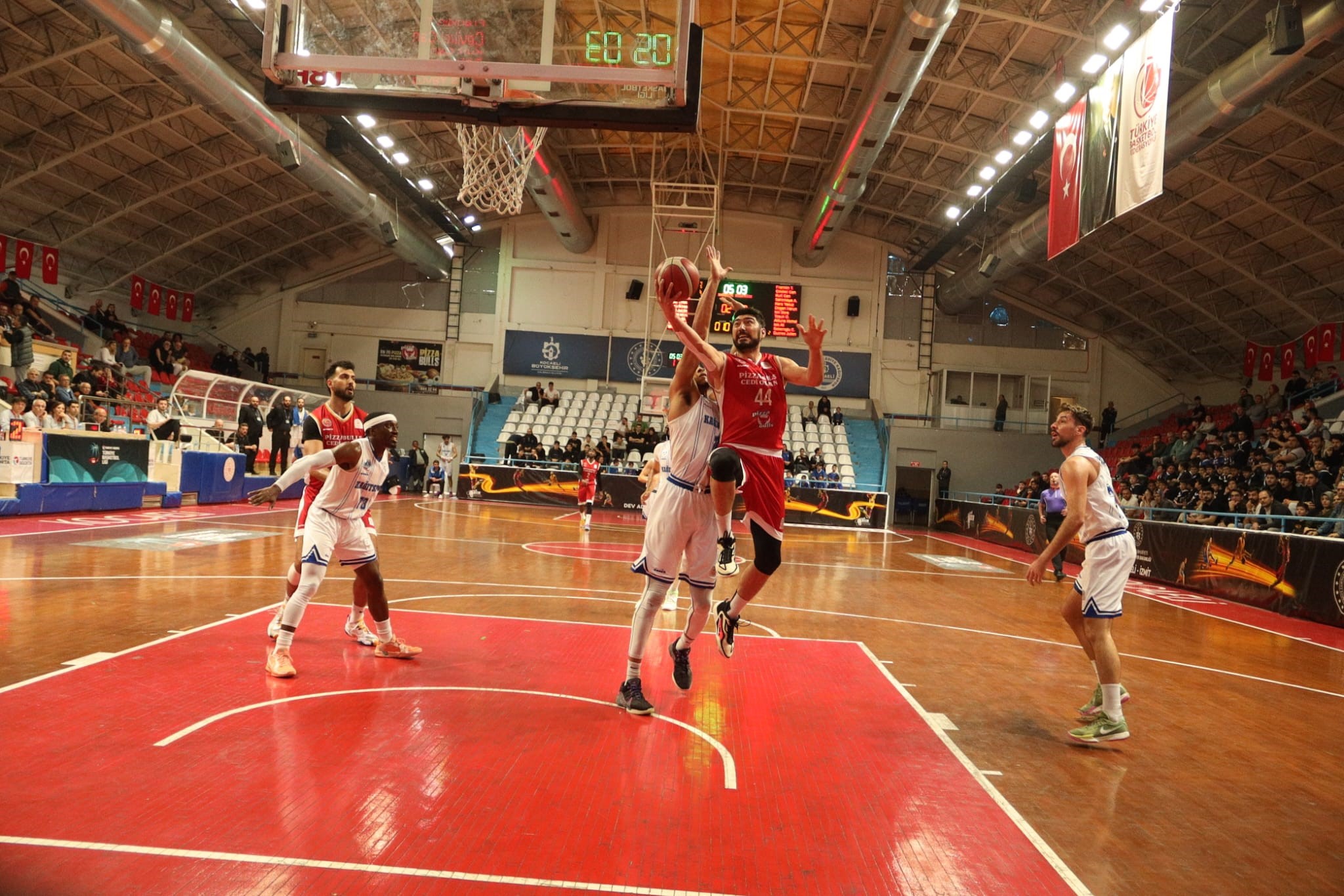 Pizzabulls Cedi Osman Basketbol’u 93 78 Mağlup Etti (3)
