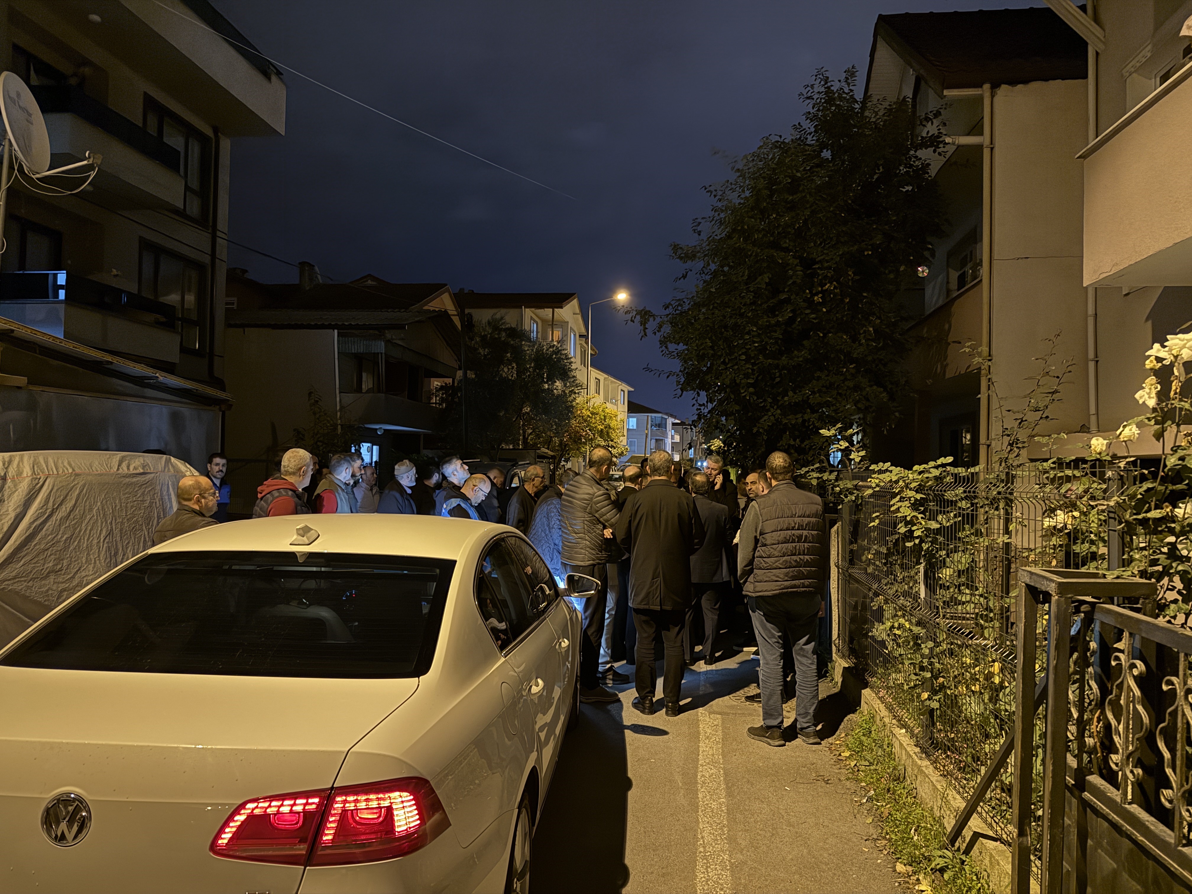 Sakaryalı Şehidimiz Astsubay Akın Karakuş’un Baba Evine Türk Bayrağı Asıldı 03