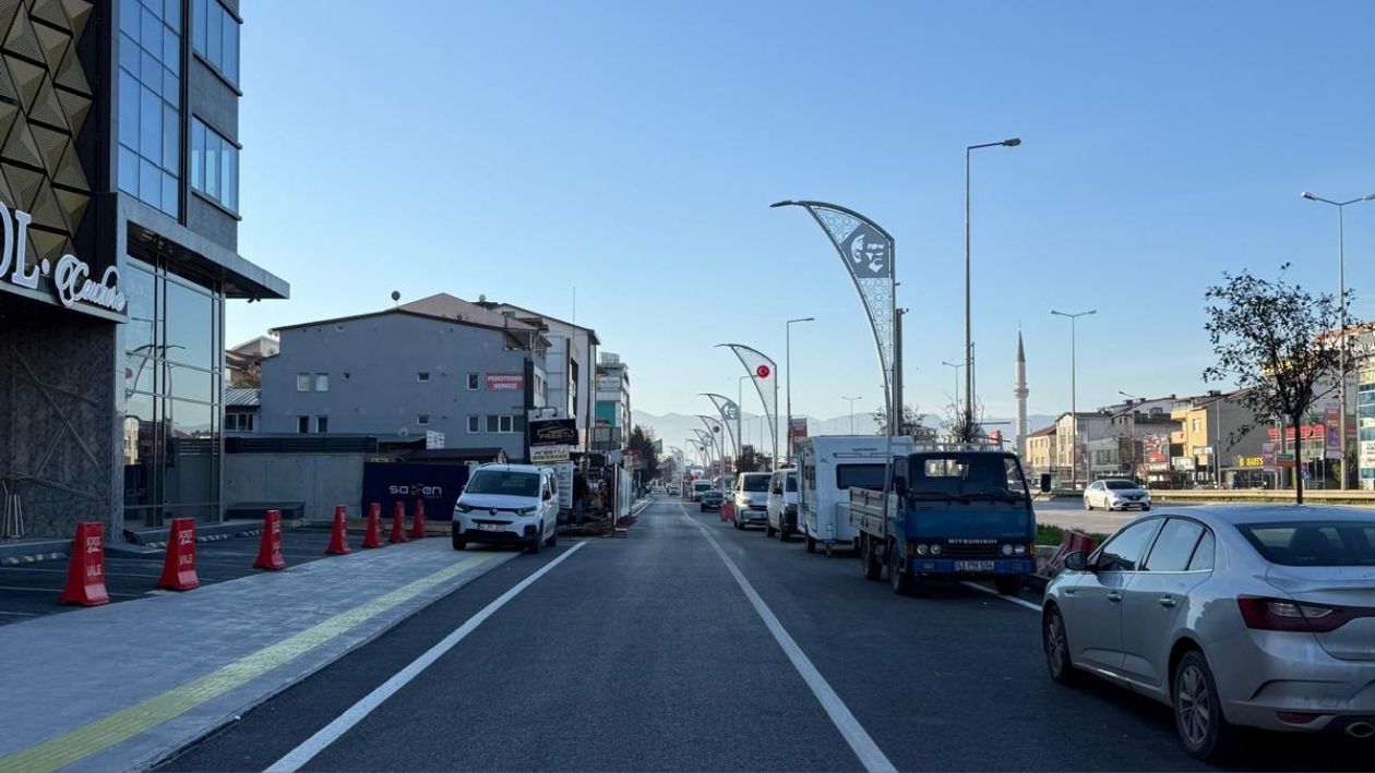 Şehit Ali İhsan Çakmak Caddesi Işıl Işıl! Hürriyet Çalışmayı Yerinde İnceledi (3)