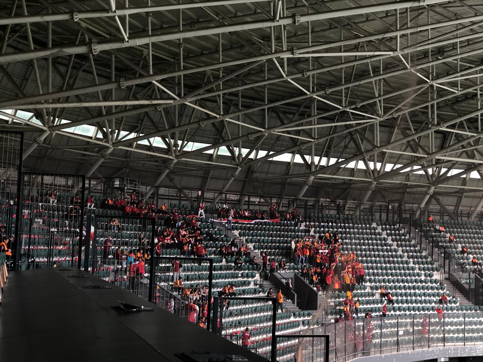 Stadyumda Yerlerini Almaya Başladı-2