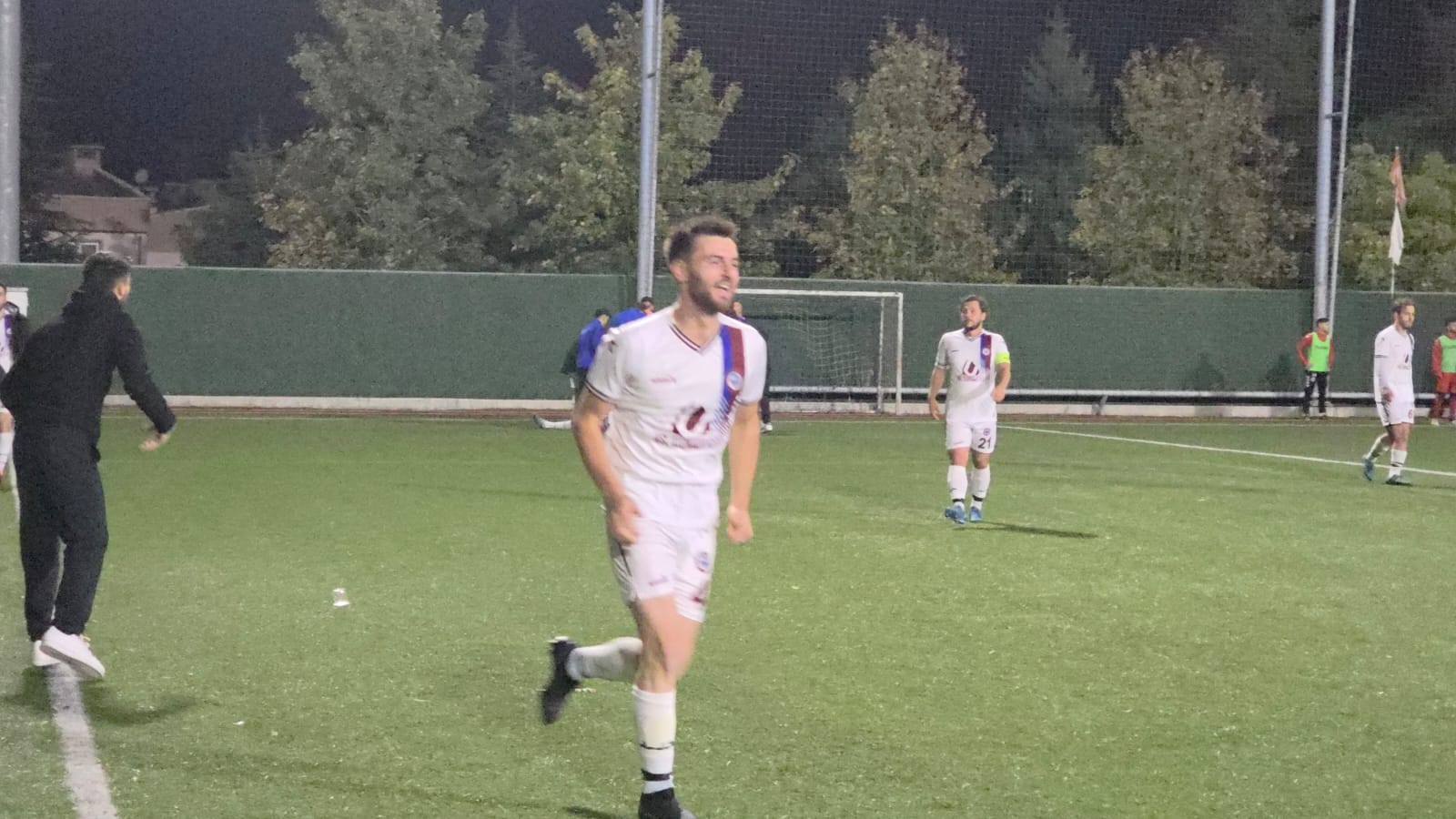 Süper Amatör B Grubu'nda Olaylı Maçtan Beraberlik Çıktı Arslanbey O.s. Ve Turgutspor Puanları Paylaştı! (17)