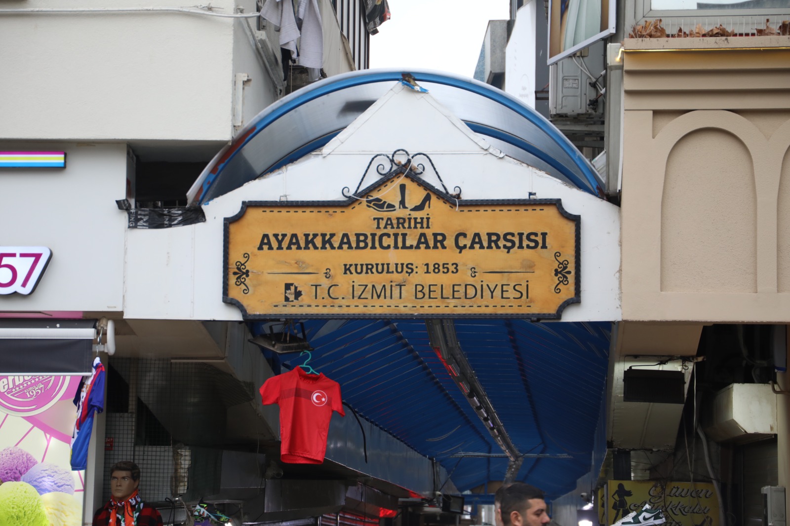 Tarihi Ayakkabıcılar Çarşısı’nda Çatı Yenilemesi Tamamlandı (6)