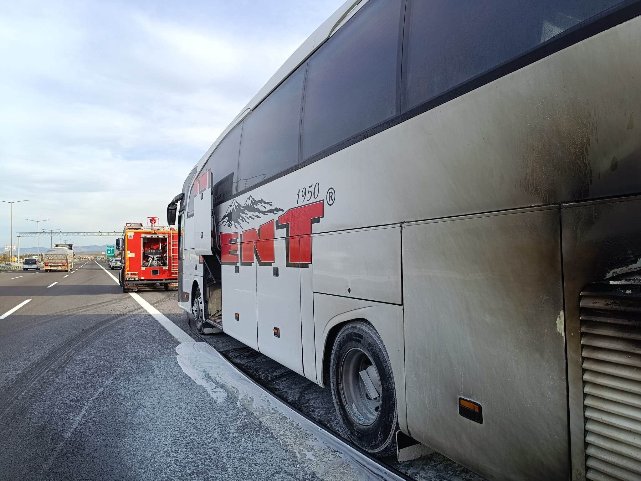 Tem Otoyolu'nda Seyir Halindeki Yolcu Otobüsünde Yangın Paniği2