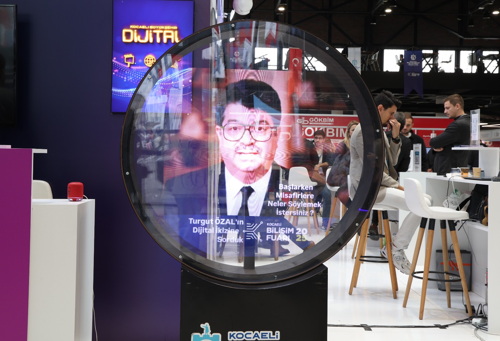 Turgut Özal Hologram Yöntemiyle Bilişim Fuarı'nda (1)