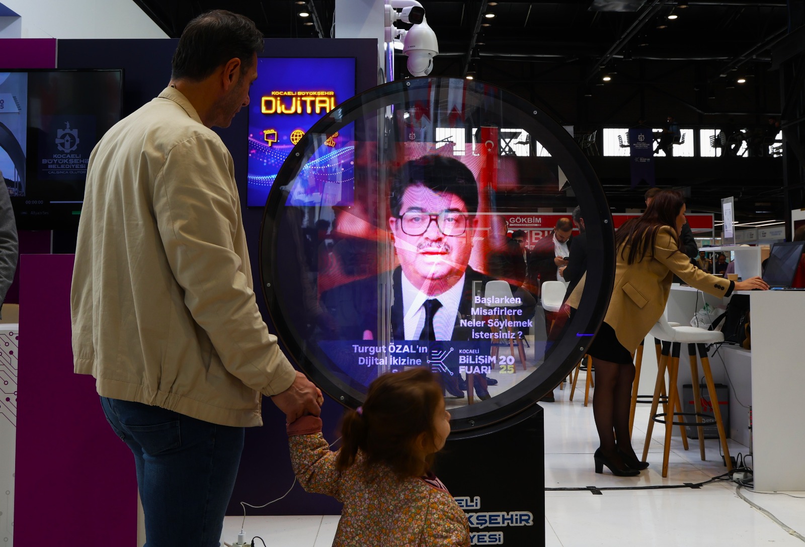 Turgut Özal Hologram Yöntemiyle Bilişim Fuarı'nda (3)