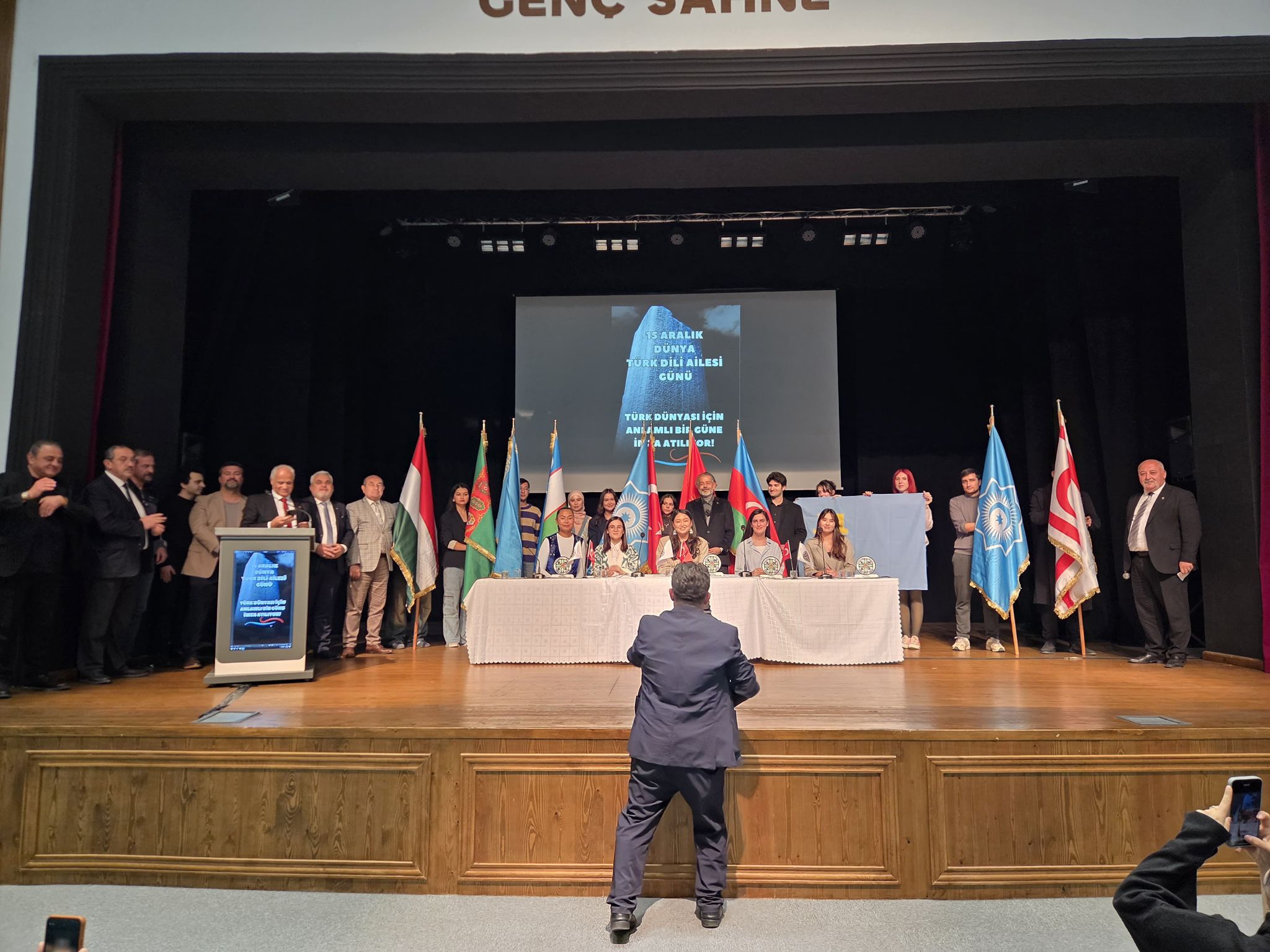 Türk Dünyasının Farklı Coğrafyalarından Gelen Öğrenciler Ve Sivil Toplum Kuruluşları Temsilcileri, İzmit Halk Evi Gençlik Merkezi’nde Düzenlenen Programda Bir Araya Gelerek 15 Aralık “Dünya Türk Dili Ailesi Günü”Nü (10)