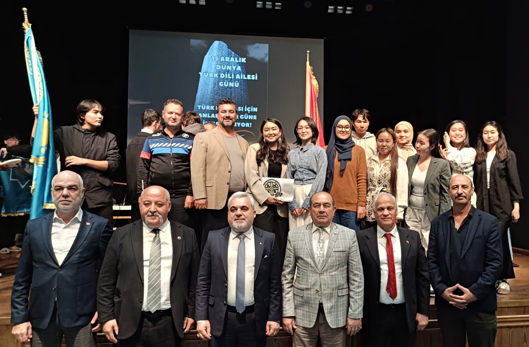 Türk Dünyasının Farklı Coğrafyalarından Gelen Öğrenciler Ve Sivil Toplum Kuruluşları Temsilcileri, İzmit Halk Evi Gençlik Merkezi’nde Düzenlenen Programda Bir Araya Gelerek 15 Aralık “Dünya Türk Dili Ailesi Günü”Nü (17)
