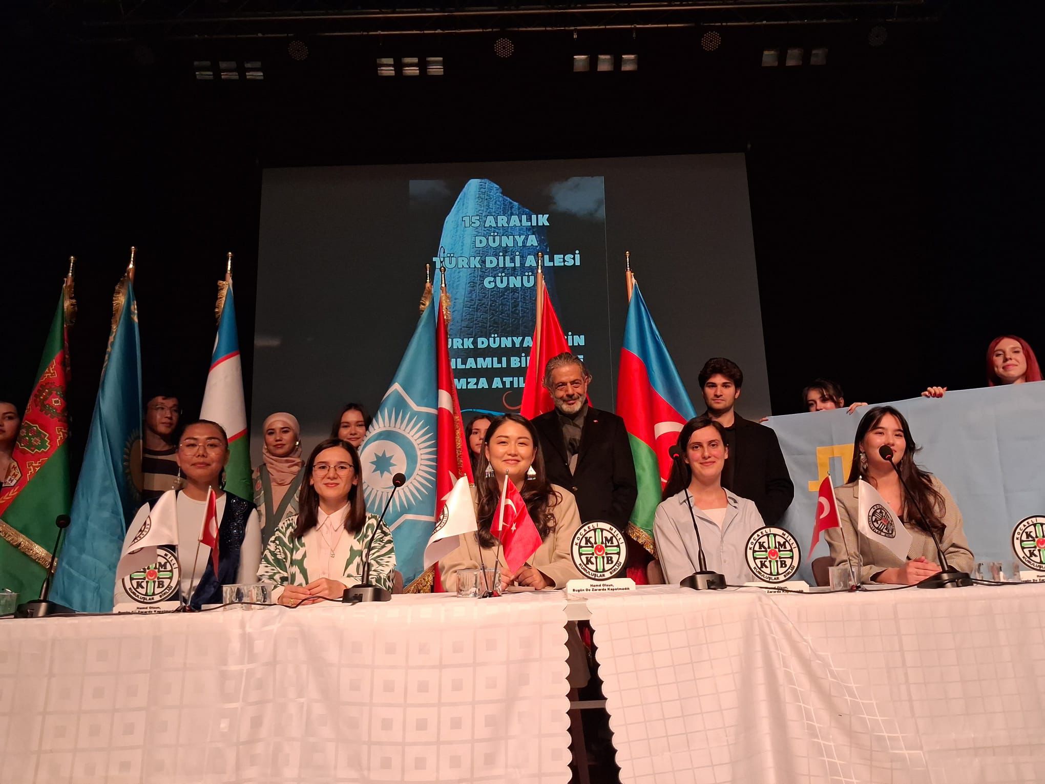 Türk Dünyasının Farklı Coğrafyalarından Gelen Öğrenciler Ve Sivil Toplum Kuruluşları Temsilcileri, İzmit Halk Evi Gençlik Merkezi’nde Düzenlenen Programda Bir Araya Gelerek 15 Aralık “Dünya Türk Dili Ailesi Günü”Nü