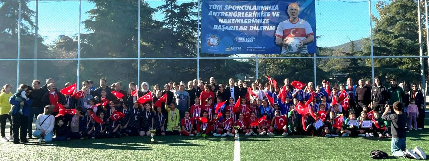 Turnuvaya Katılan Bütün Takımlar Ve Sporcu Aileleri Birlikte