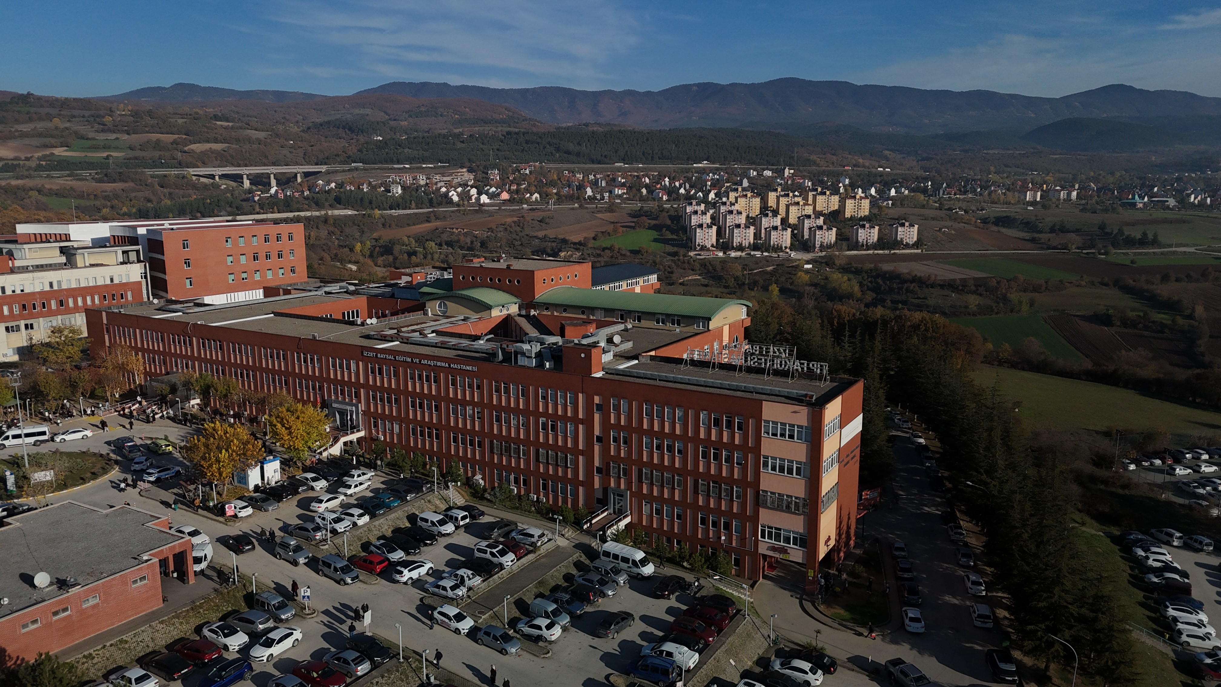 Üniversite Yemekhanesinde Zehirlenme Şüphesi! Öğrenciler Tek Tek Hastaneye Kaldırıldı 01