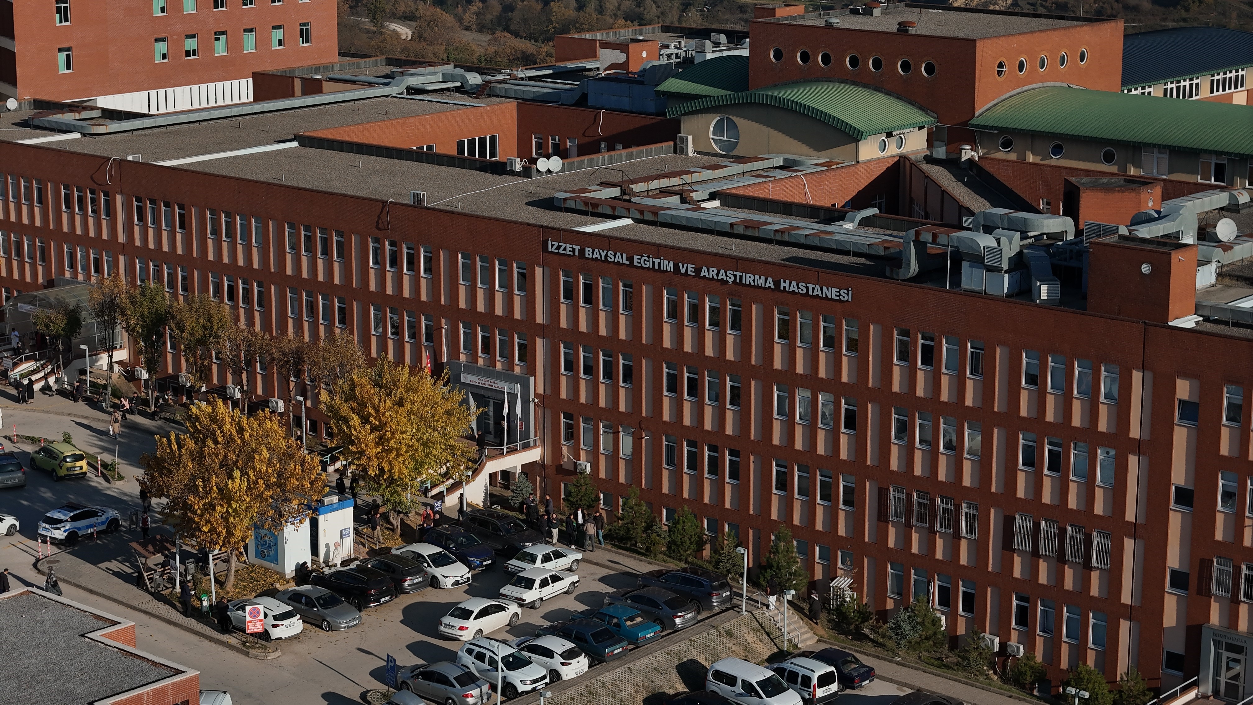 Üniversite Yemekhanesinde Zehirlenme Şüphesi! Öğrenciler Tek Tek Hastaneye Kaldırıldı 02